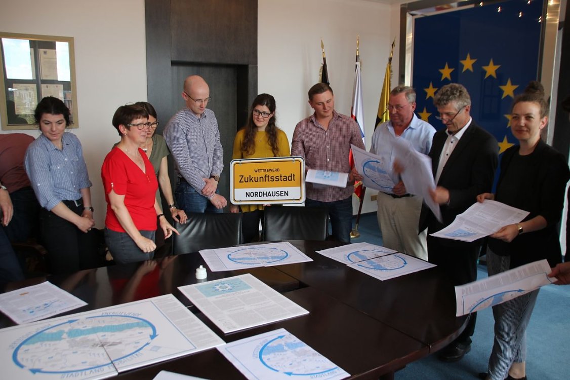 Präsentation Zukunftszeitung (Foto: Stadt Nordhausen) Bild: Präsentation Zukunftszeitung
