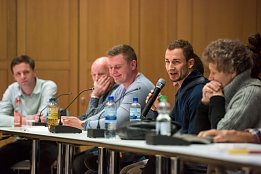 Bild: Diskussion im Plenum