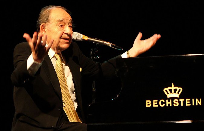 Paul Kuhn am Piana beim JazzRabazz im Theater (Foto: Jazzclub) Bild: Paul Kuhn am Piana beim JazzRabazz im Theater